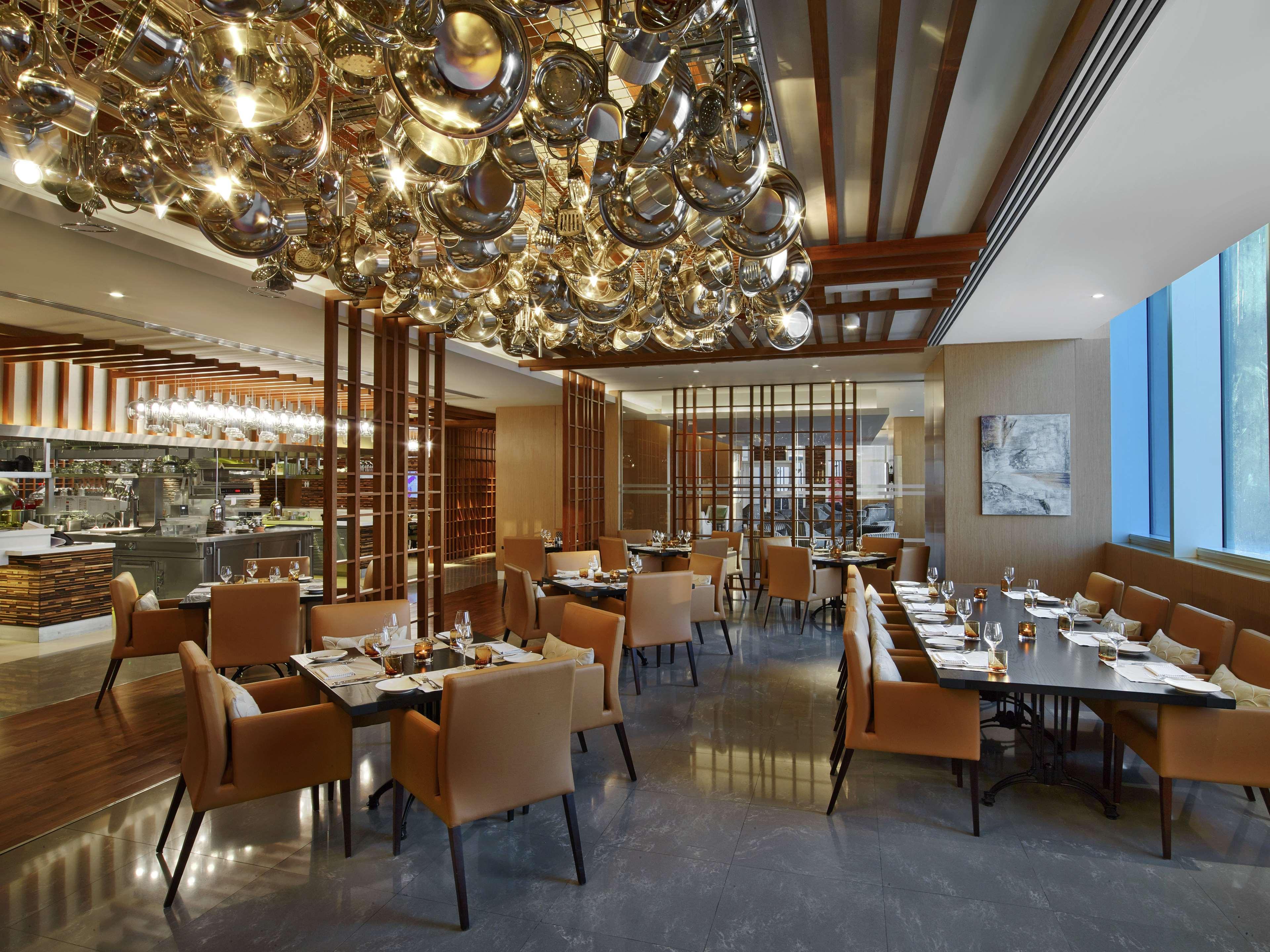 V Hotel Dubai, Curio Collection By Hilton Экстерьер фото The restaurant