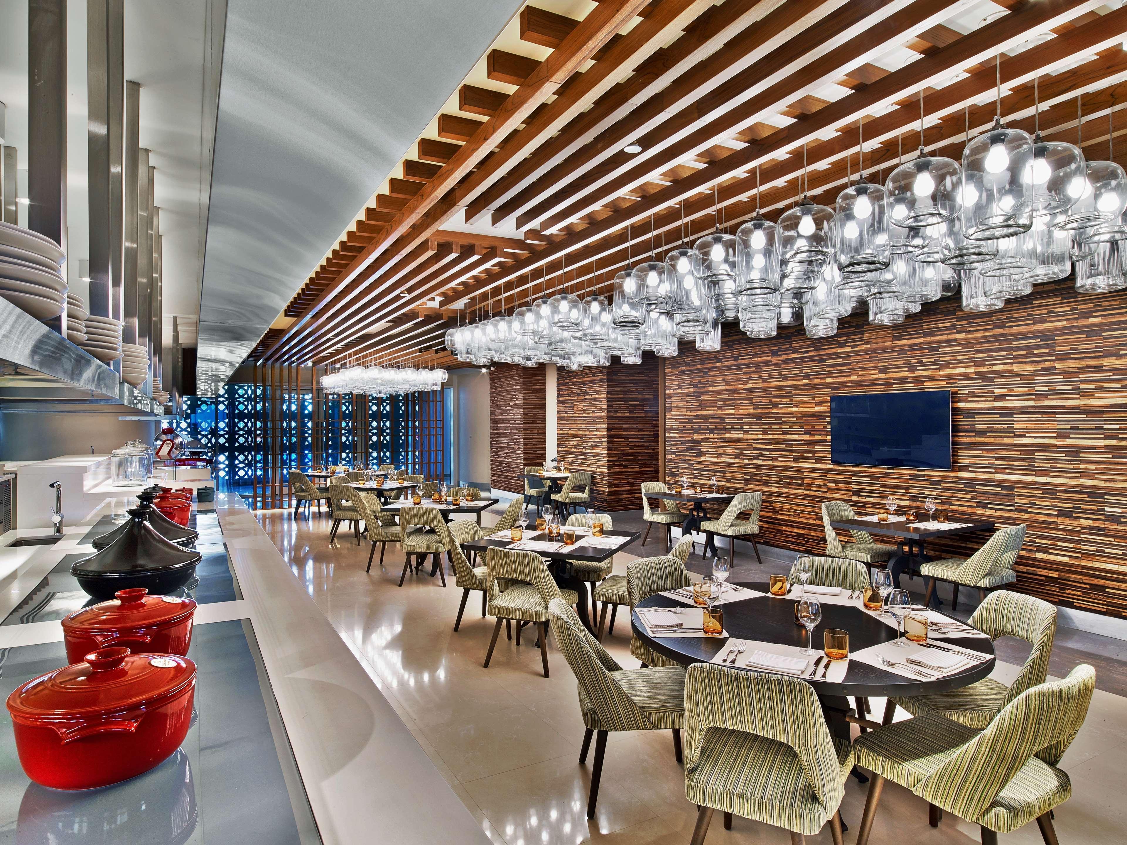V Hotel Dubai, Curio Collection By Hilton Экстерьер фото The restaurant