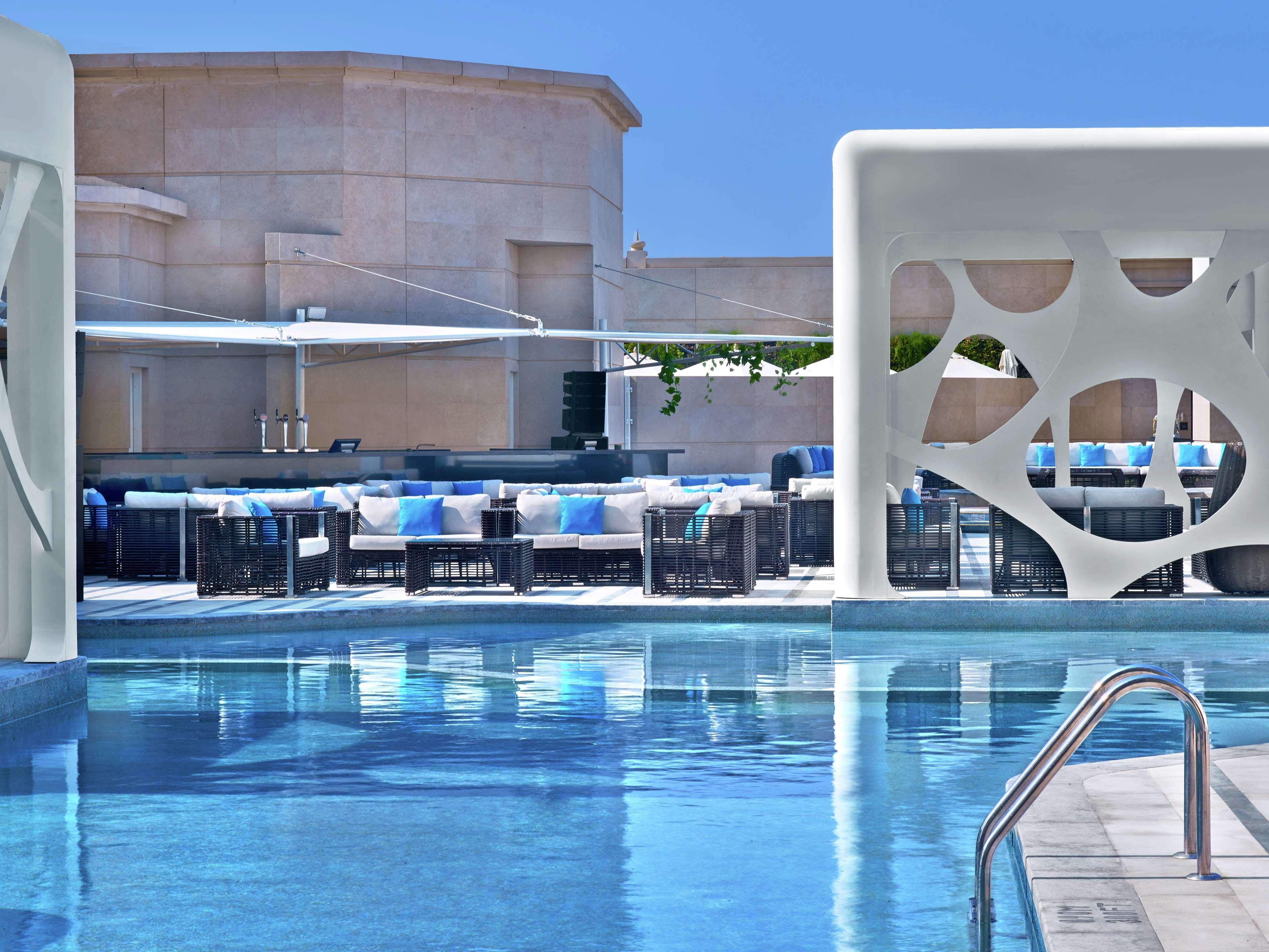 V Hotel Dubai, Curio Collection By Hilton Экстерьер фото The rooftop pool at the W Hollywood