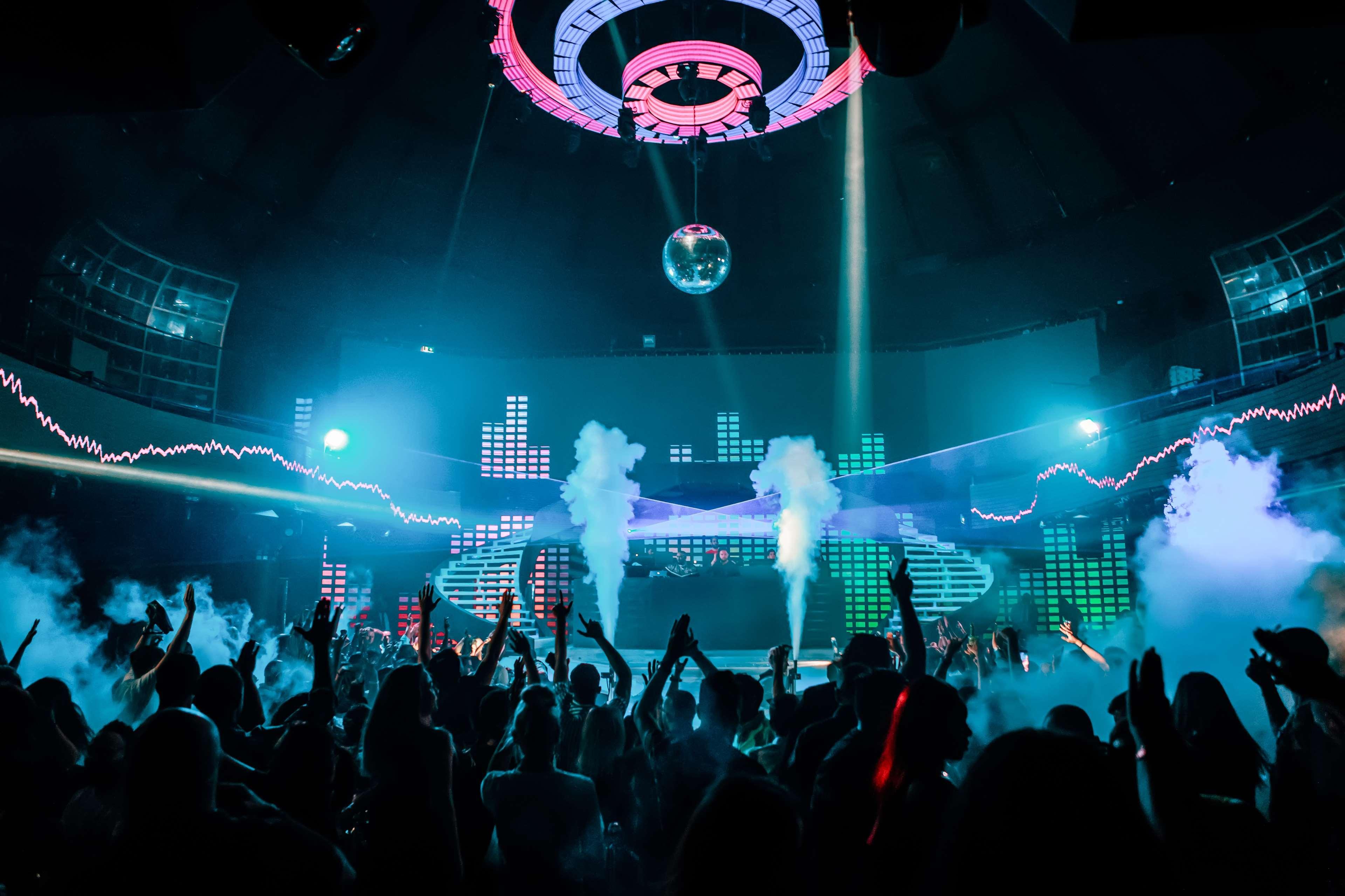 V Hotel Dubai, Curio Collection By Hilton Экстерьер фото The nightclub in 2016