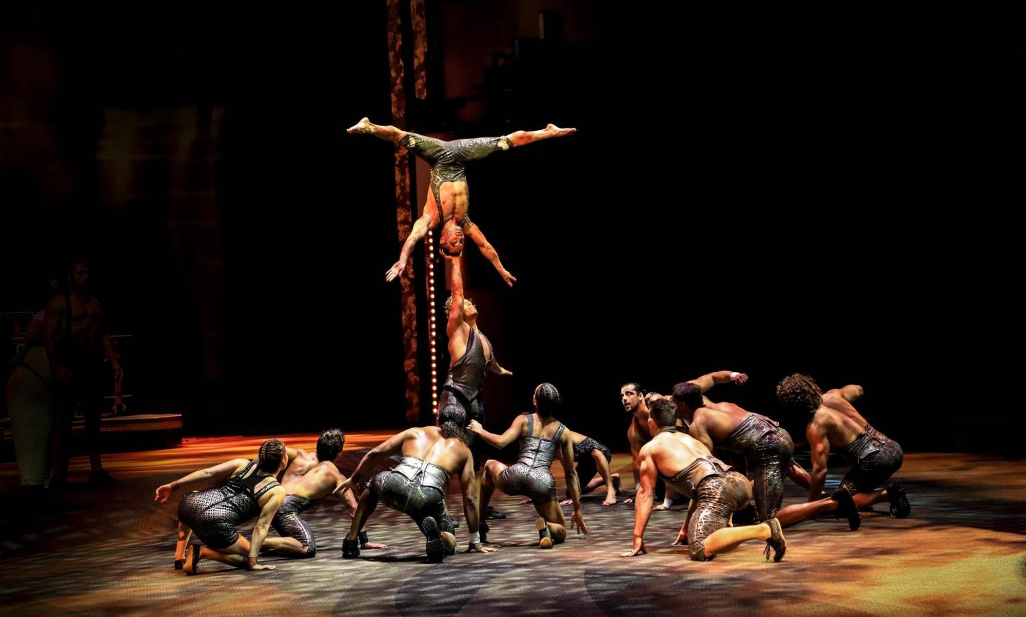 V Hotel Dubai, Curio Collection By Hilton Экстерьер фото The cast of Disney on Ice performing "The Lion King"
