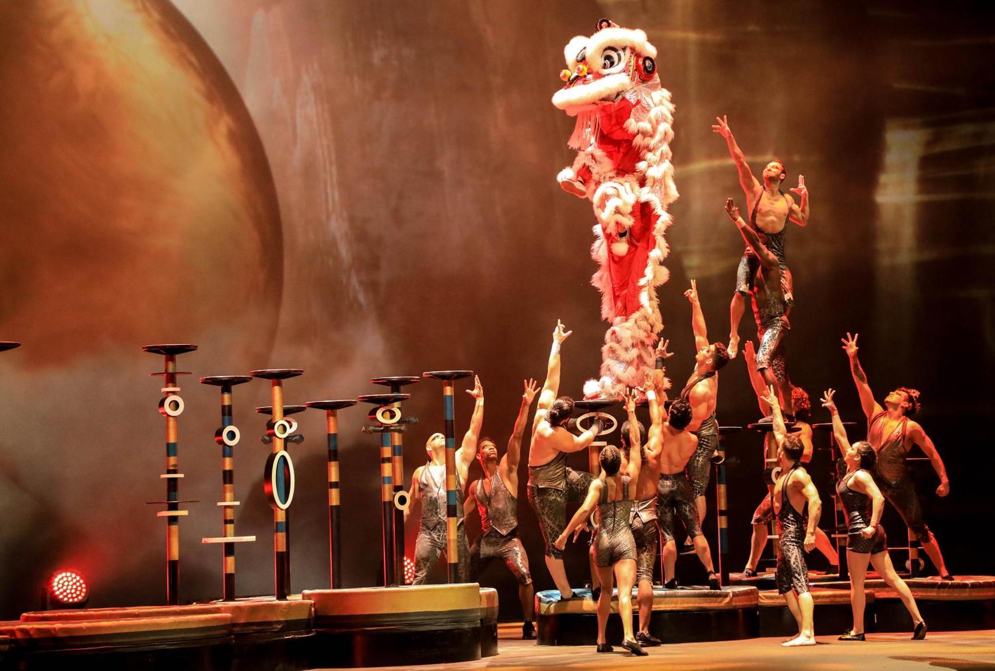 V Hotel Dubai, Curio Collection By Hilton Экстерьер фото The Chinese National Circus