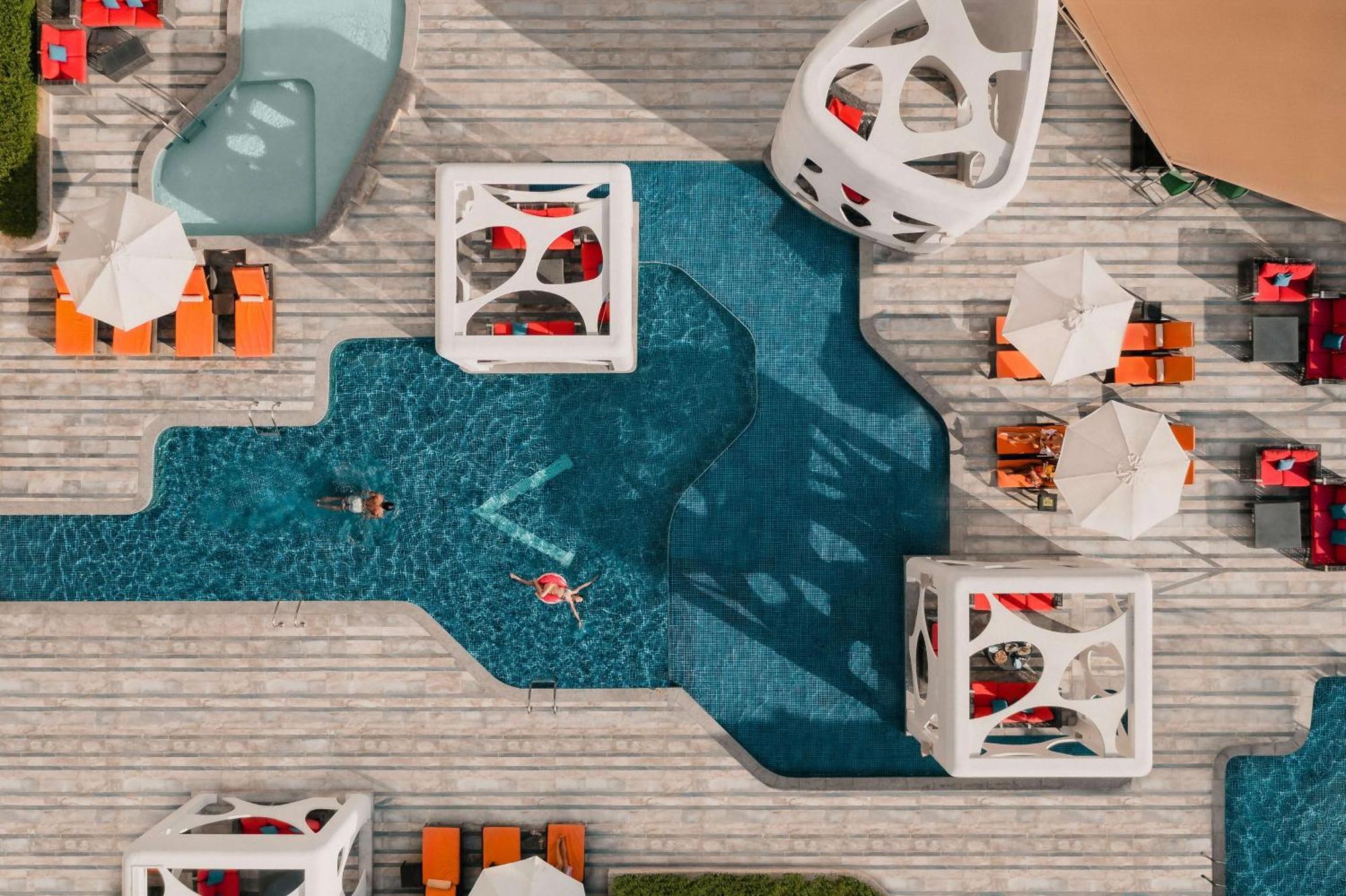 V Hotel Dubai, Curio Collection By Hilton Экстерьер фото 3D rendering of a pool