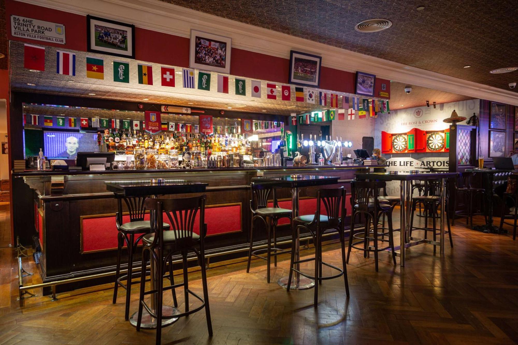 V Hotel Dubai, Curio Collection By Hilton Экстерьер фото The bar at the International Centre