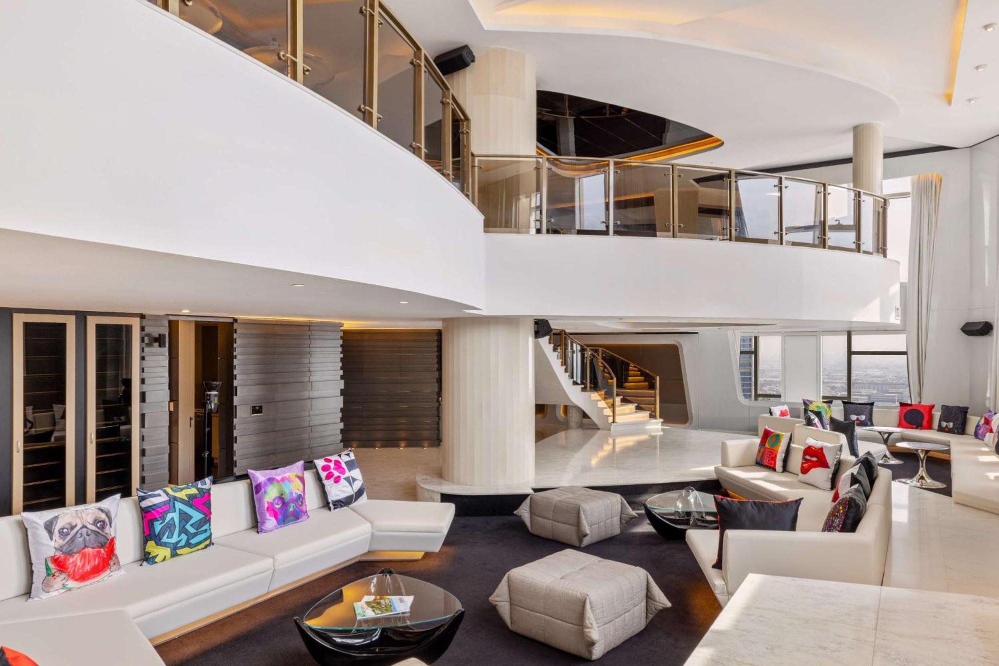 V Hotel Dubai, Curio Collection By Hilton Экстерьер фото